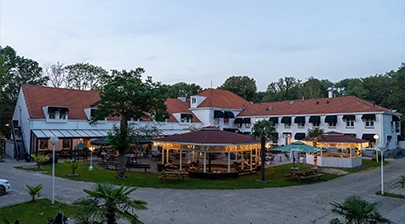 Hotel in Nootdorp in de avond